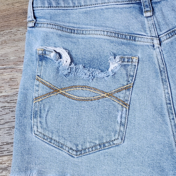 Abercrombie & Fitch High Rise New York Distressed Shorts Size 27/4R - Picture 7 of 9